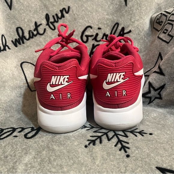 Nike lightly used Pink Air Max Oketo women’s size 11 with box - Picture 3 of 9
